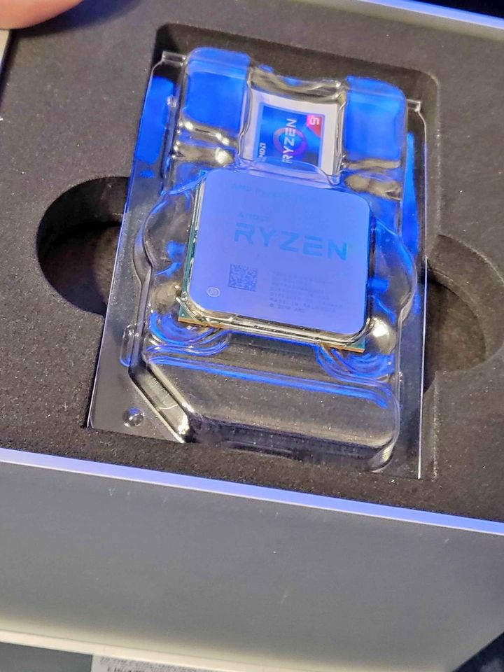 AMD Ryzen 9 3900X